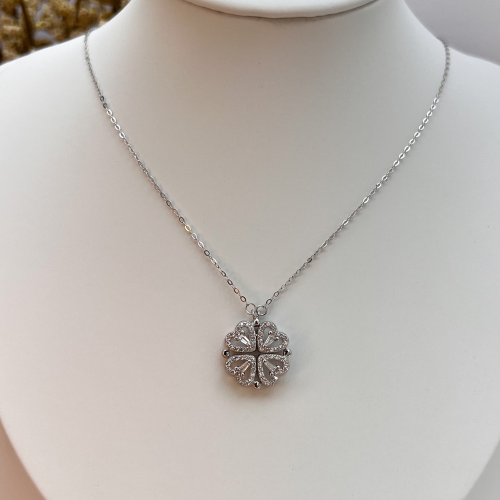 CLOVER HEARTS MAGNET PENDANT NECKLACE